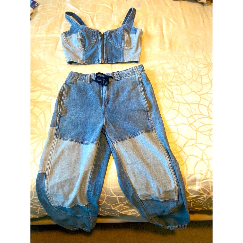 Two piece denim set.